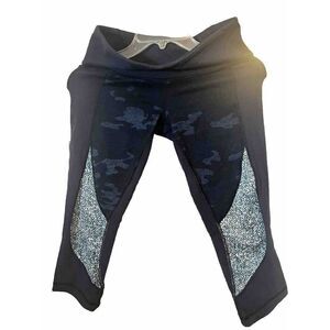 Lululemon Size 6 Wunder Under Crop Lotus Blue Camo Pebble Print‎ Yoga Pants.   N